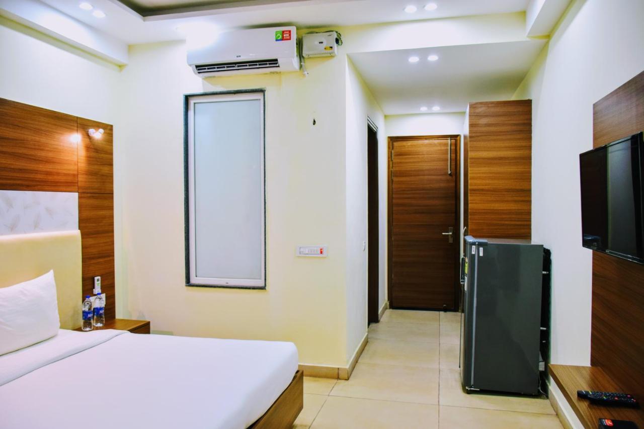 Hotel When In Gurgaon - Opposite To Artemis Hospital 외부 사진