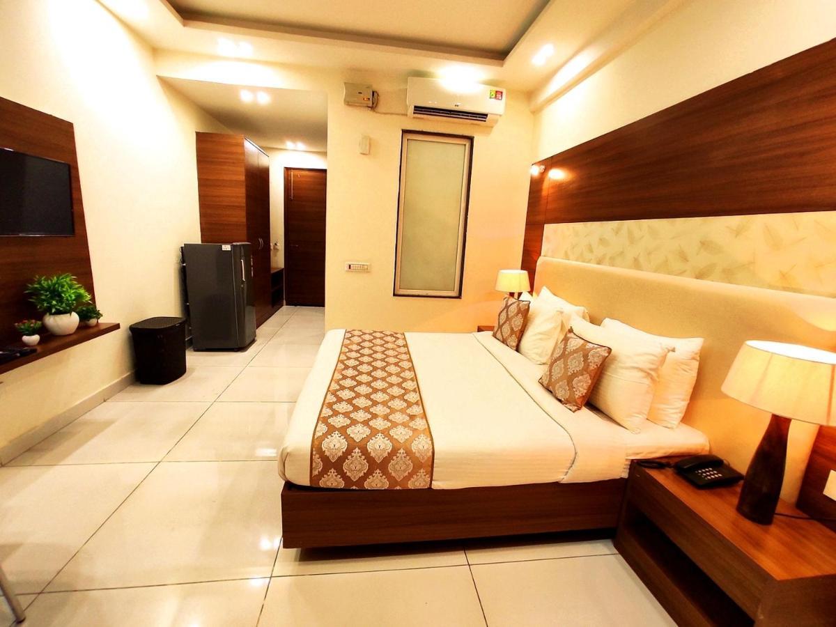 Hotel When In Gurgaon - Opposite To Artemis Hospital 외부 사진